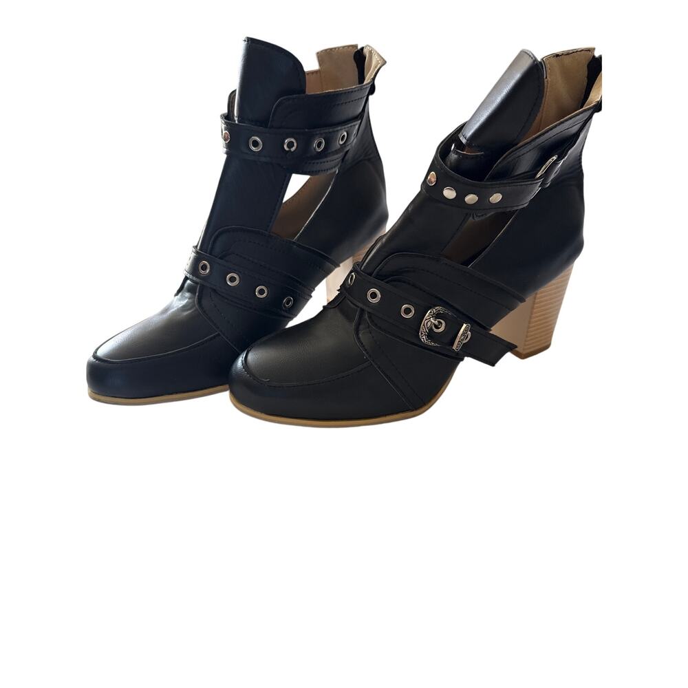 Black Leather Ankle Boots w/ Buckle & Strap Detail Chunky Heel NWOT